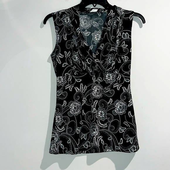 ckw Tops - CKW black white floral top. Size small.